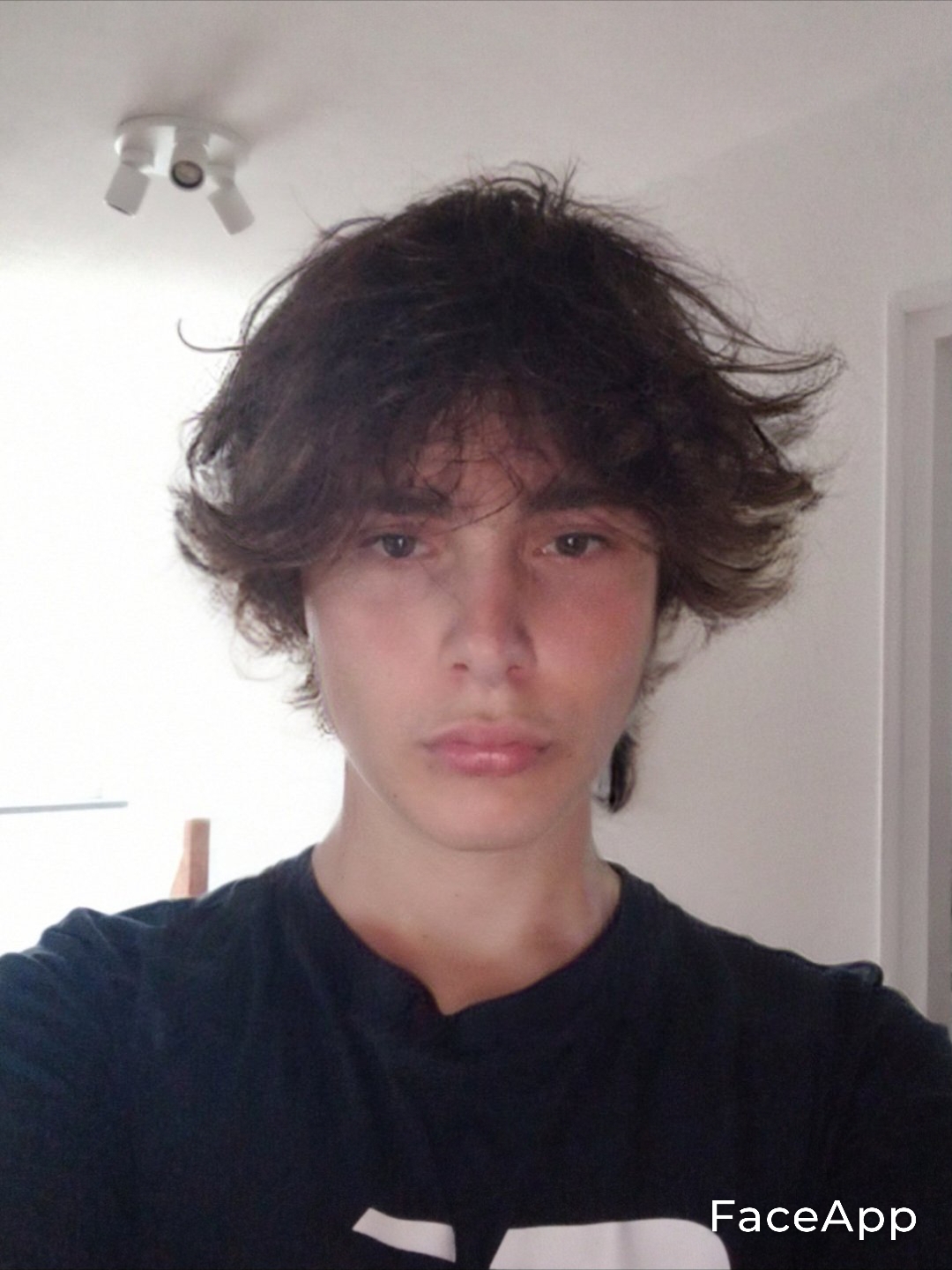 FaceApp 1687893346526