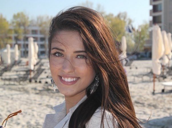 Antonia iacobescu 251738d6 f3cb 4a9f 90f8 1c42943eca4 resize 750