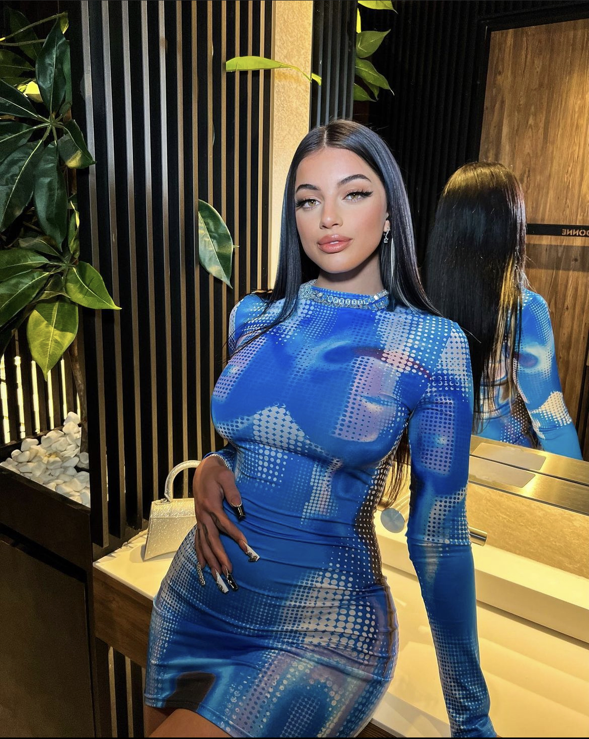 19F25C16 15C7 4BC8 883A F51732D151B3