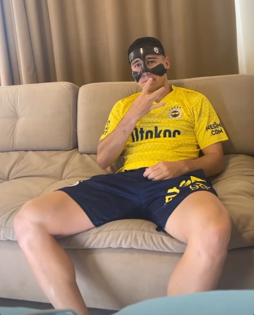 F0YIQTUWYAEvSF8