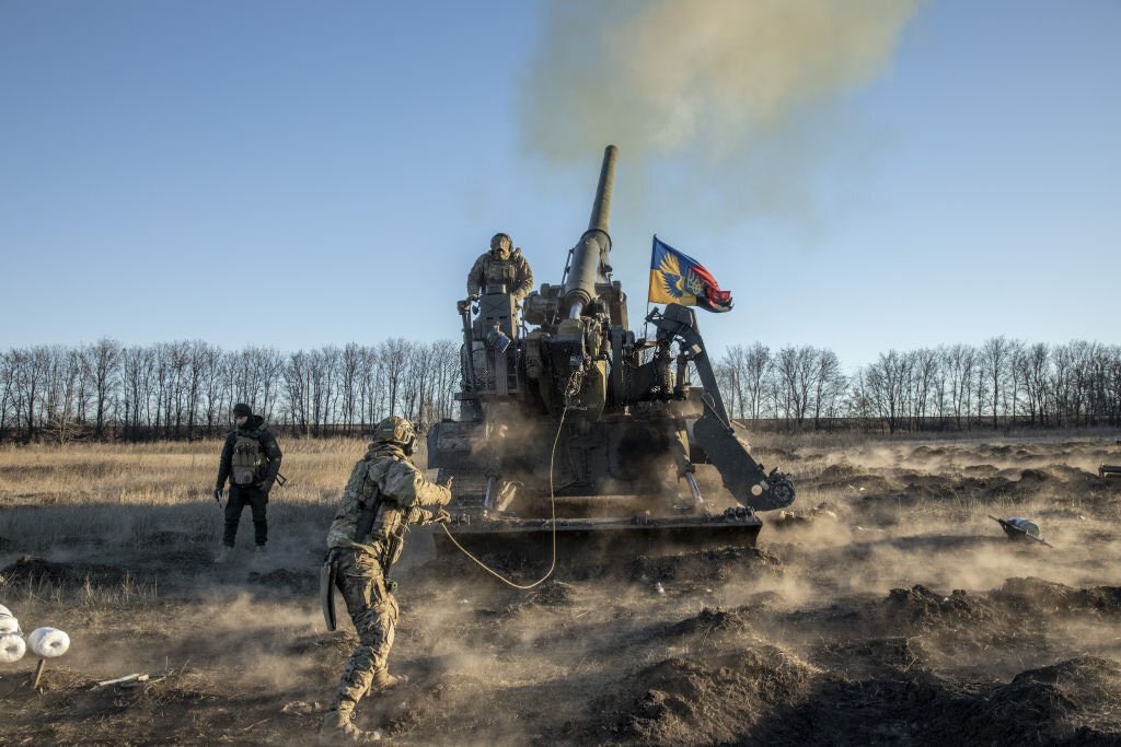 Ukrainian artillery Pion cannon in Donbass