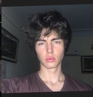 FaceApp 1689510390778