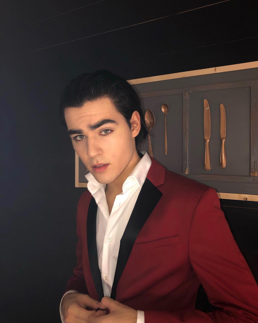 Raduduududd b157c92f06be46db873957468071c273