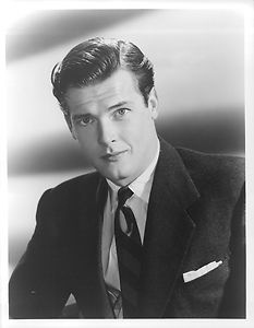 Bc9cf0320930915f42ac765620bab886  roger moore golden life