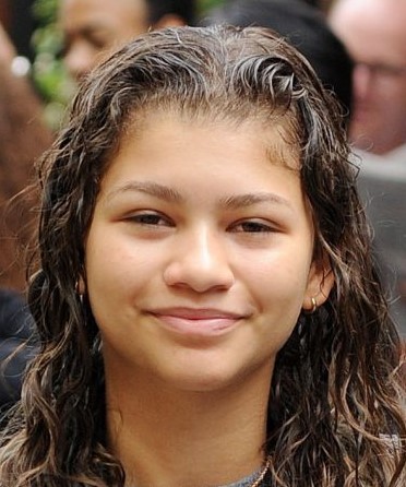 Zendaya in tights leaves her hotel in london 08 12 2015 1