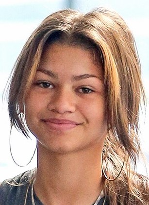 Zendaya makeup free airport 02