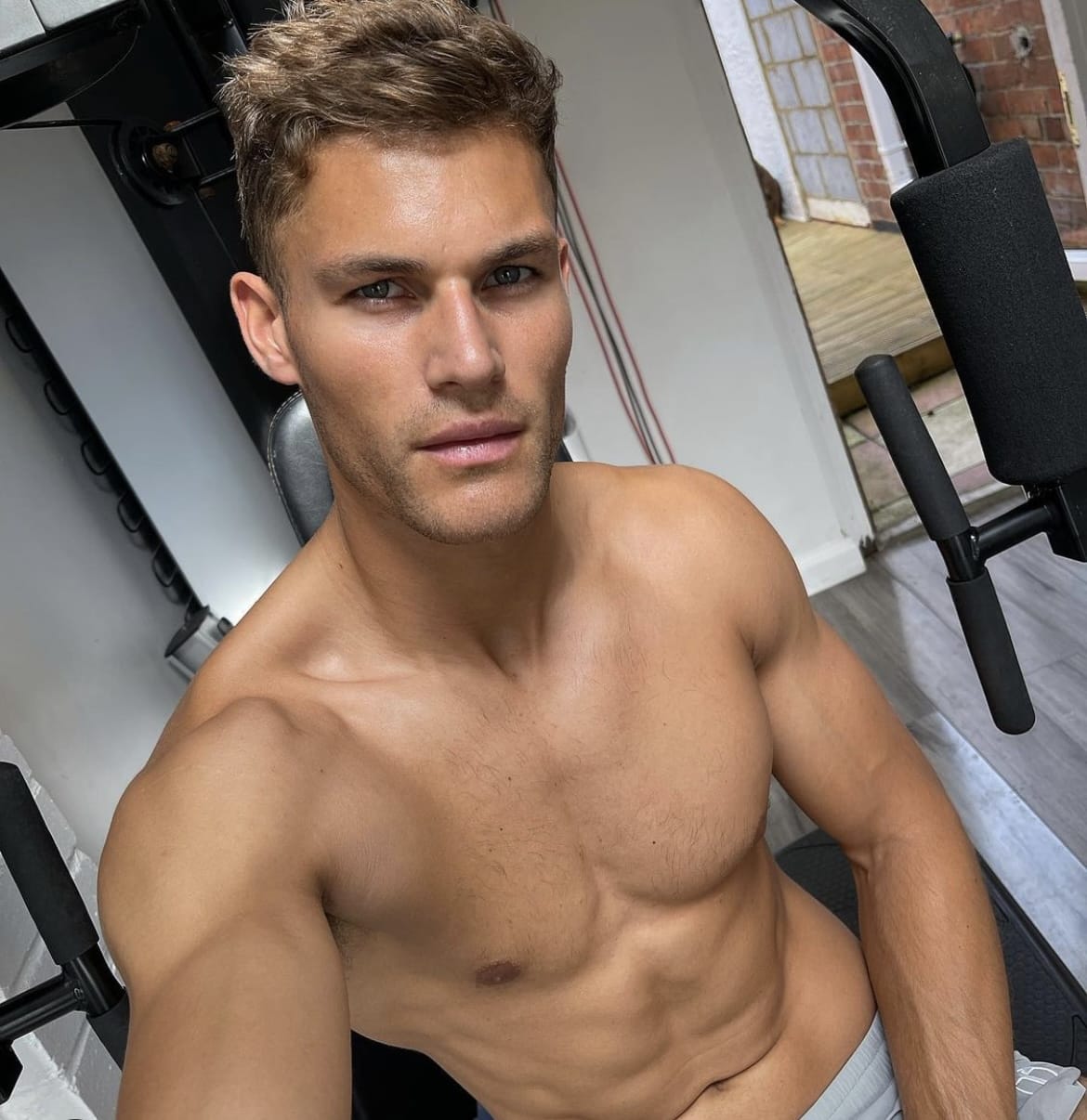 2537040 E6172CB1 2404 40A6 AFE3 B95DBB3447D7