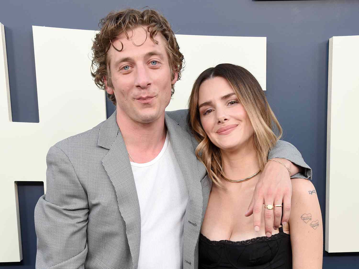 Jeremy allen white addison timlin 1 ded51337b85e4c48bf3f077be49ca749
