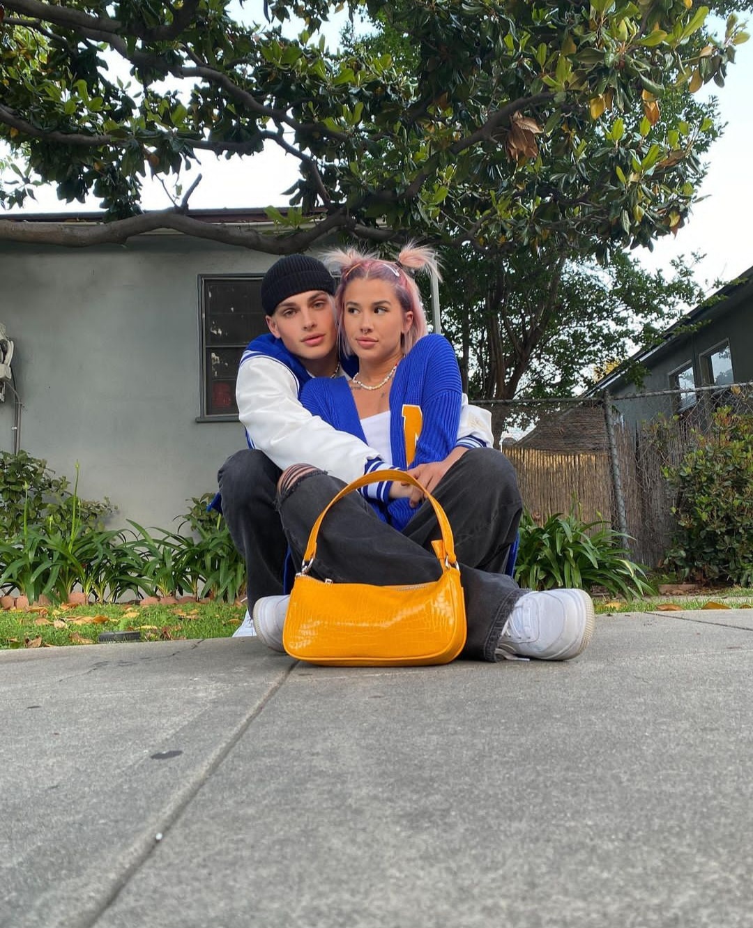 72625525252bshsywytw62277262