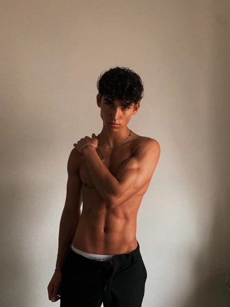 F1VJ UzWYAEuv5S