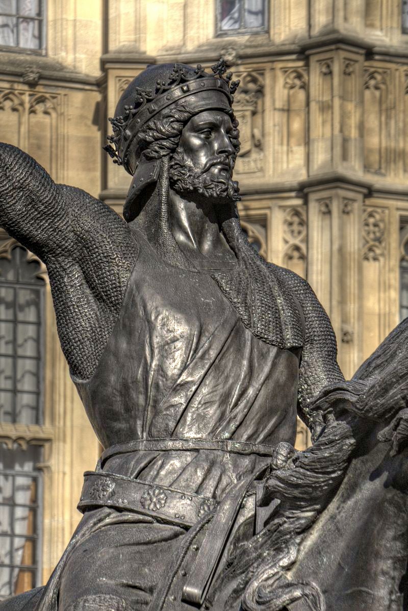 Statue of Richard I Westminster   close up pe