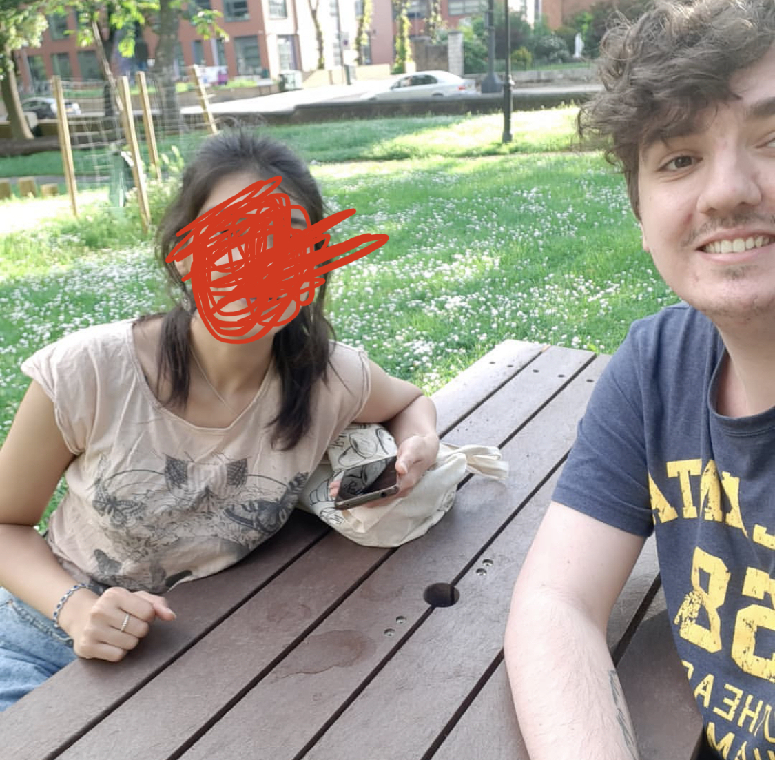 B6536081 FDBF 40C2 9EA5 5103B5EE201C