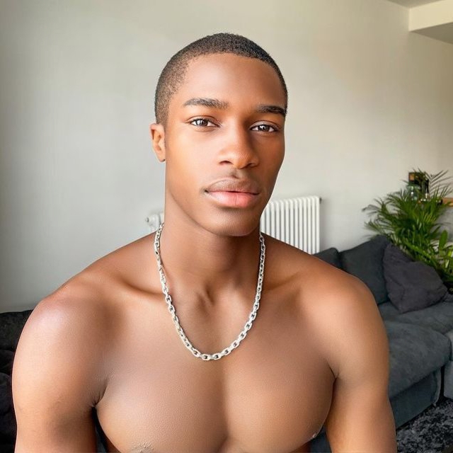 FaceApp 1694848182087