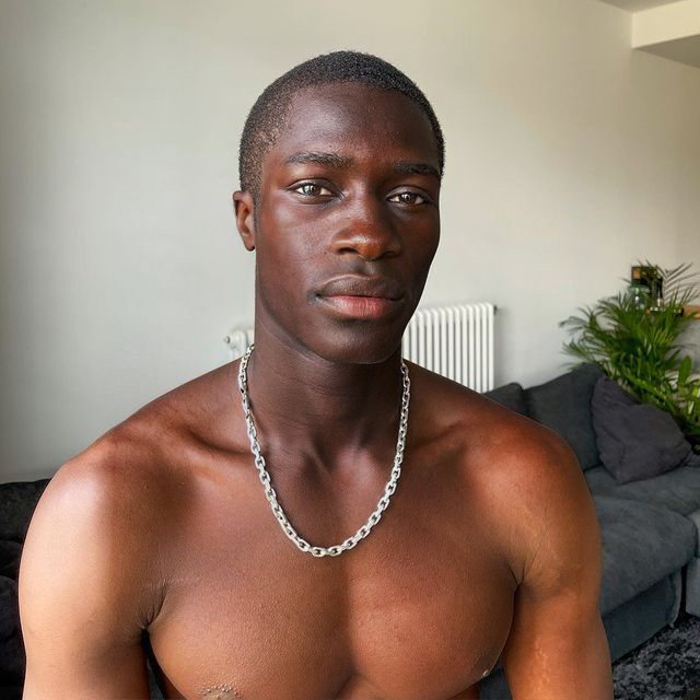 FaceApp 1694847791637