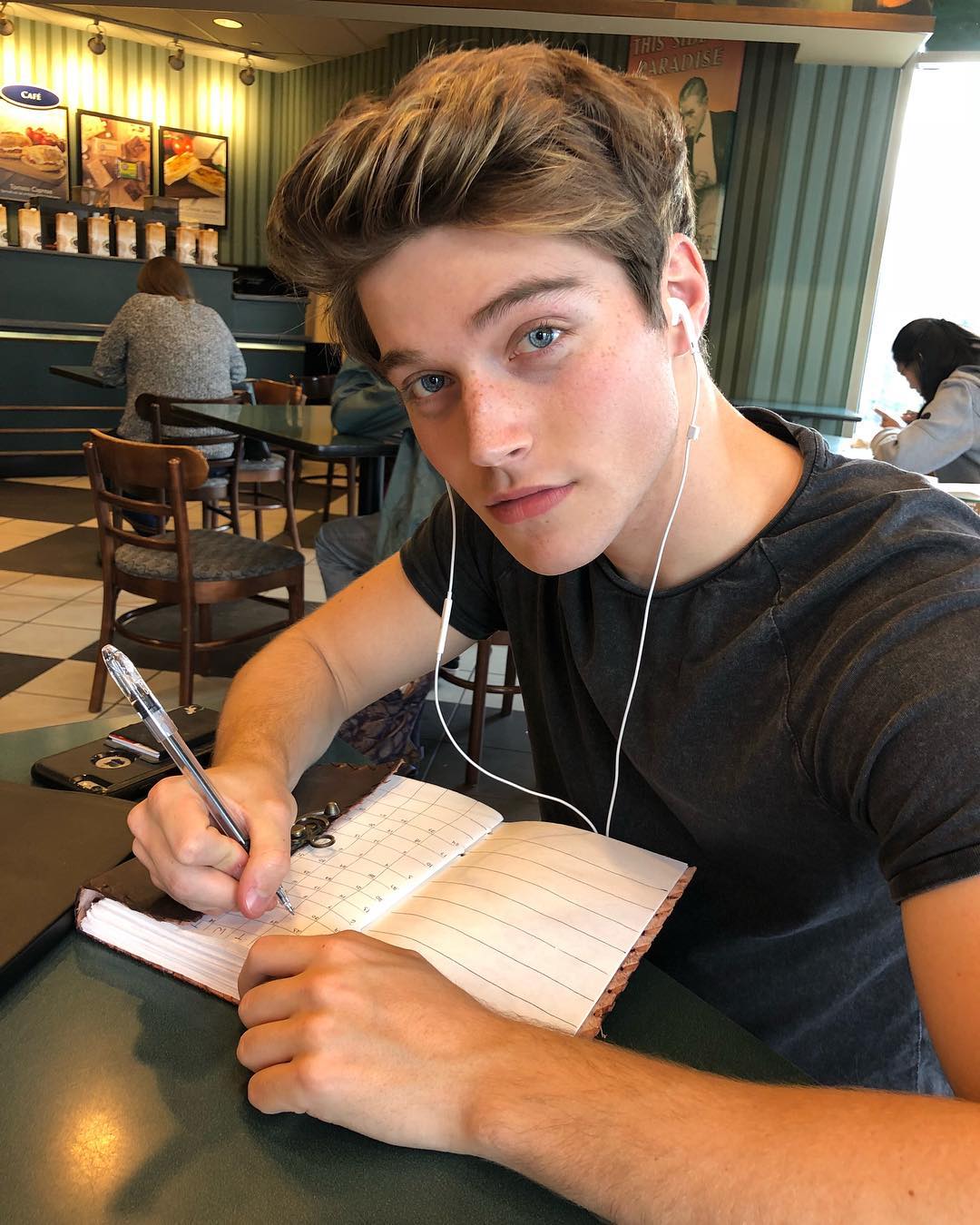 Froy 30592450 231402617438220 3897183196164390912 n 1