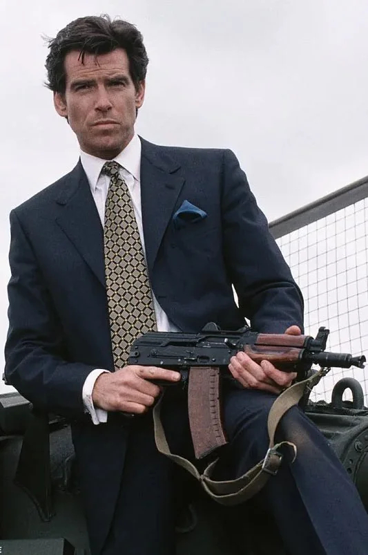 James bond pierce brosnan with an aks 74u krinkov in a v0 dy6z953bsaxa1 jpg
