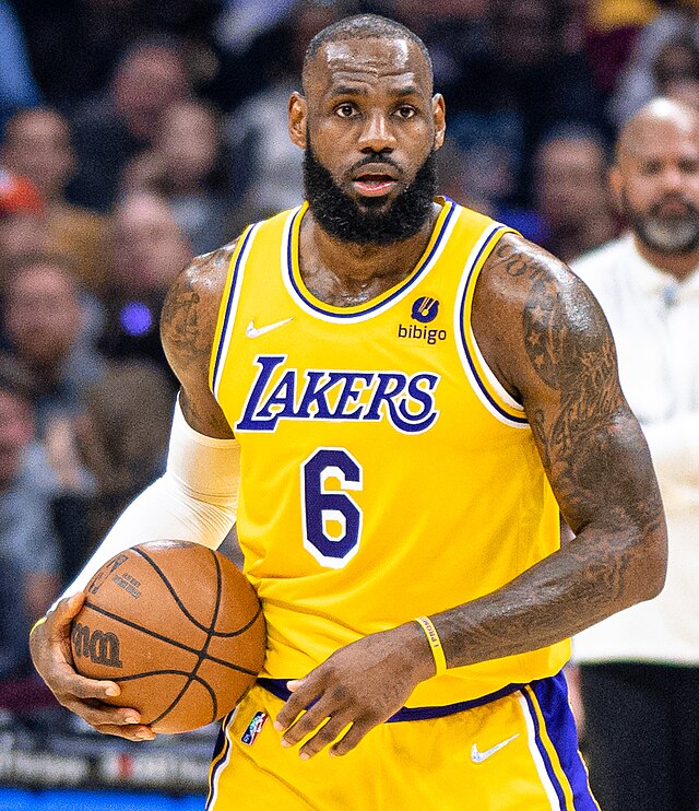 LeBron James 51959977144 cropped2