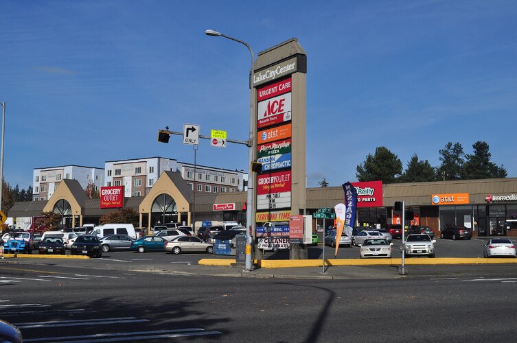 2560px Seattle   Lake City Center strip mall 01