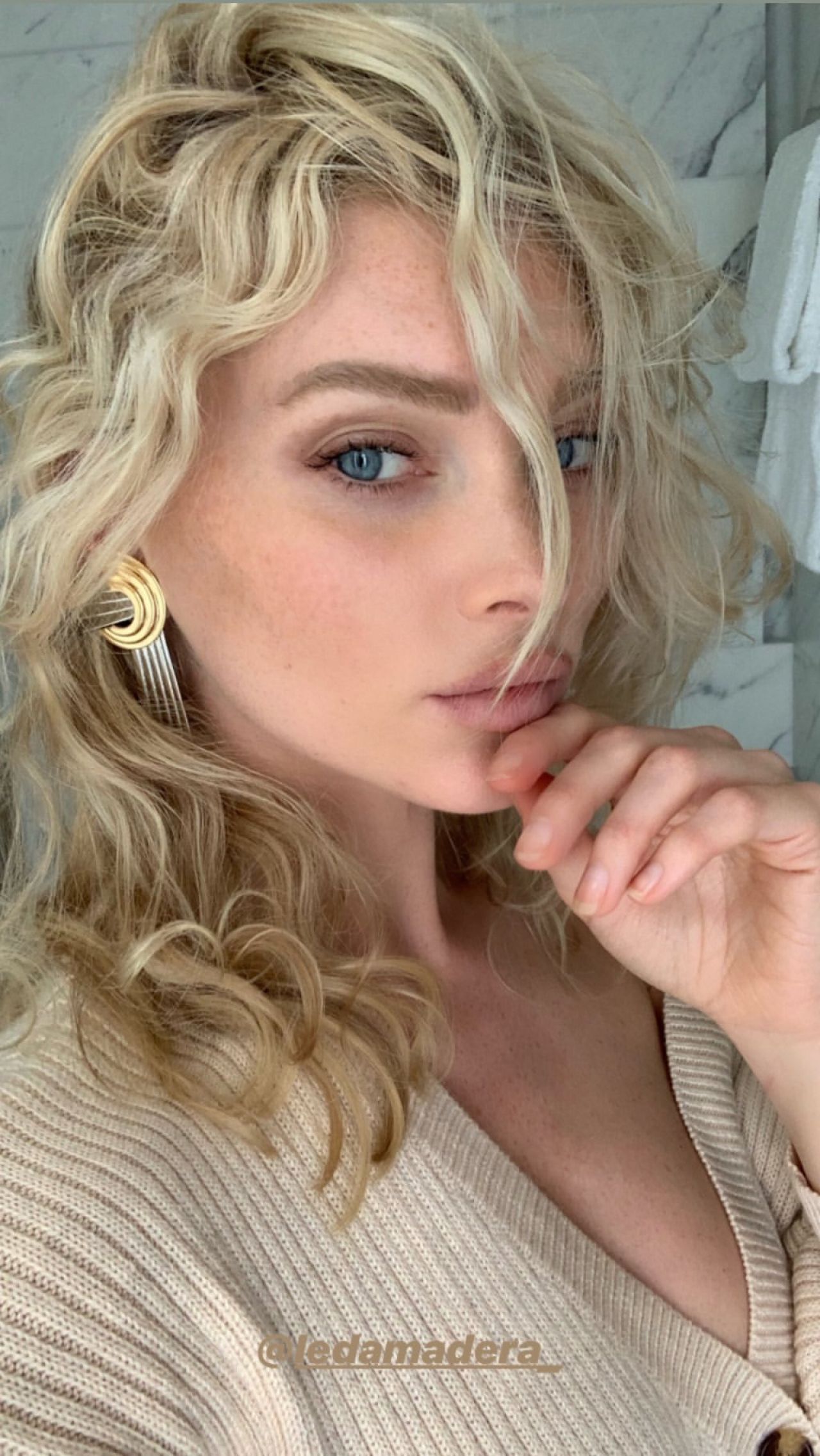 Elsa hosk 10 30 2019 13