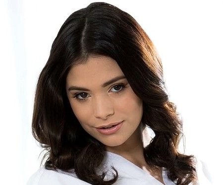 Violet Starr 1