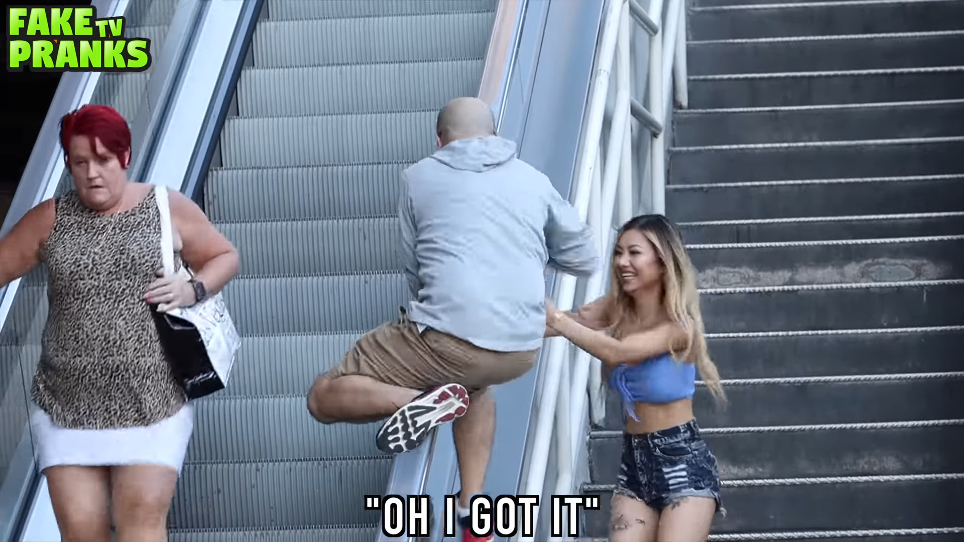 TOUCHING HANDS ON THE ESCALATOR 14 2 32 screenshot