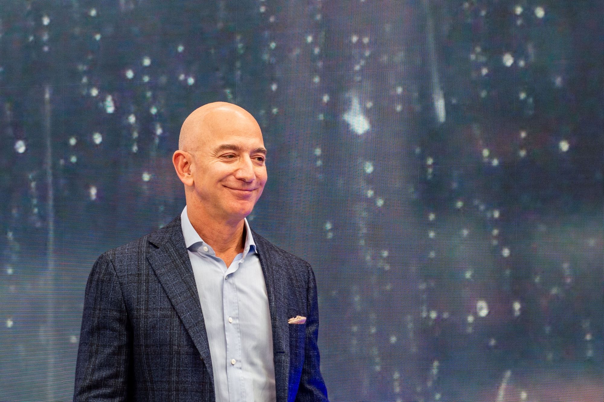 07100742 jeff bezos amazon richest person alive cover 2000x1331