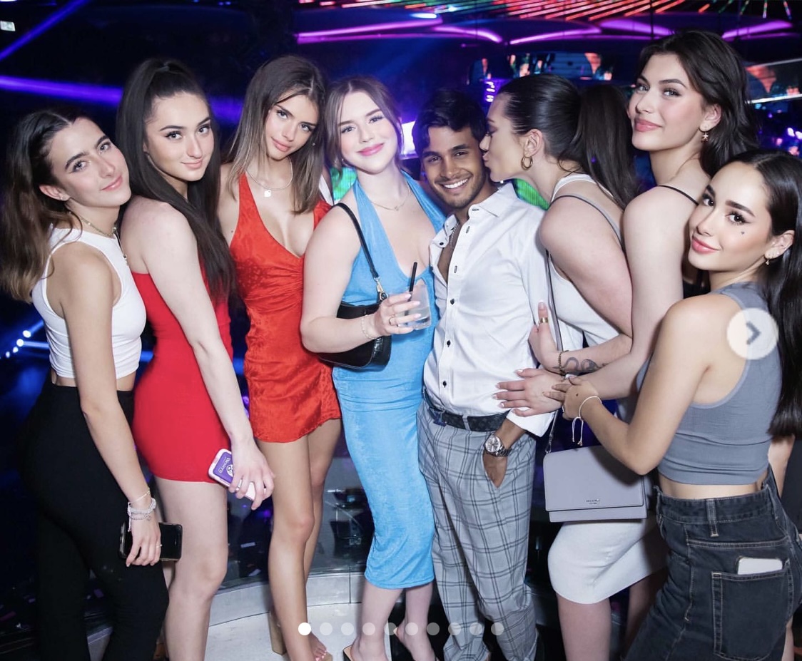 65EC437B 06D2 4913 A5F6 293A663EC7A5