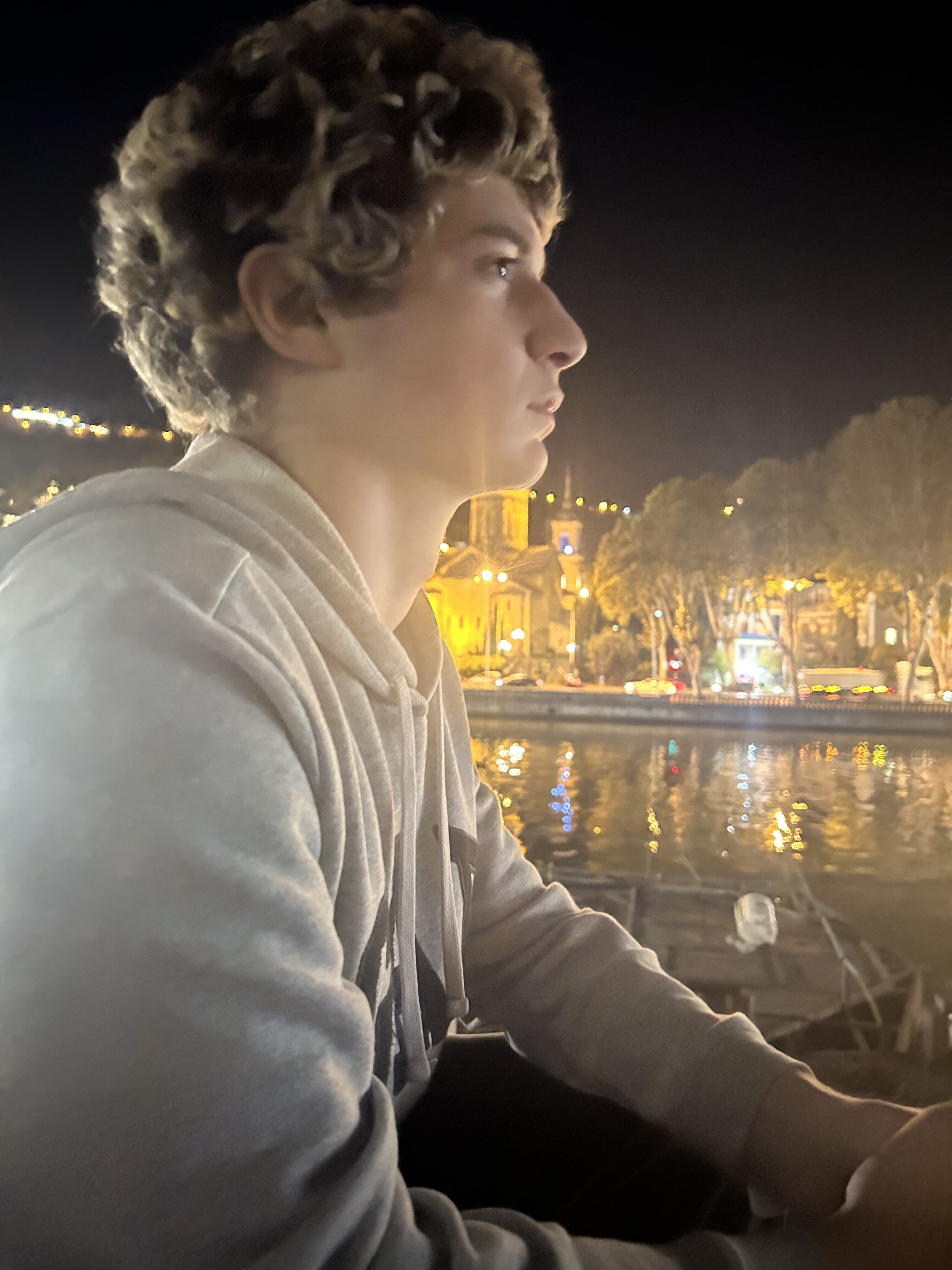 711A2FB9 B32B 4129 9B87 C69215D420F8