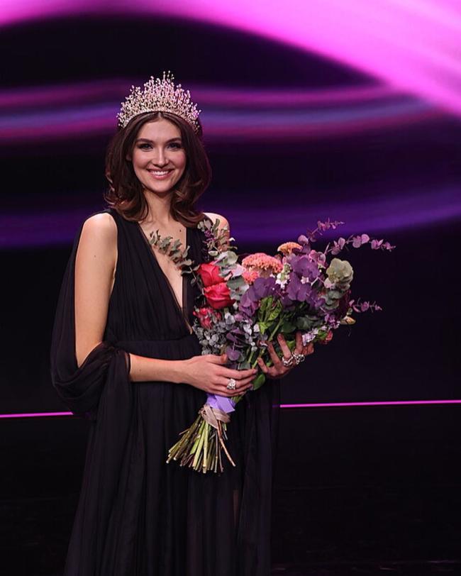 Vanesa vdov is CROWNED esk Miss 2022