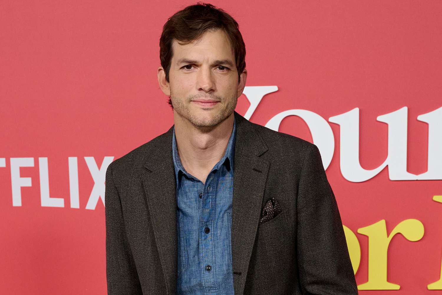 Ashton kutcher your place or mine premiere 020323 1 c226e3b7f13a4f3ea00e407c4229f79b