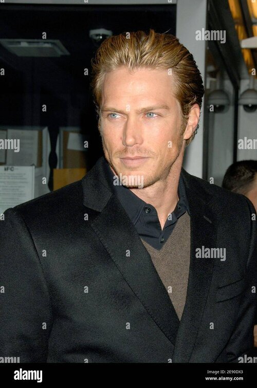 3484267 jason lewis arriving for the screening of atonement hosted by the cinema society and c