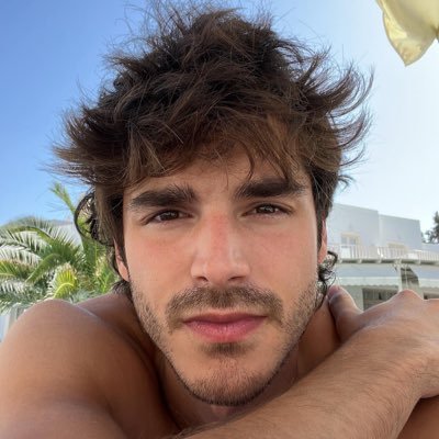 CAZsWfyj 400x400