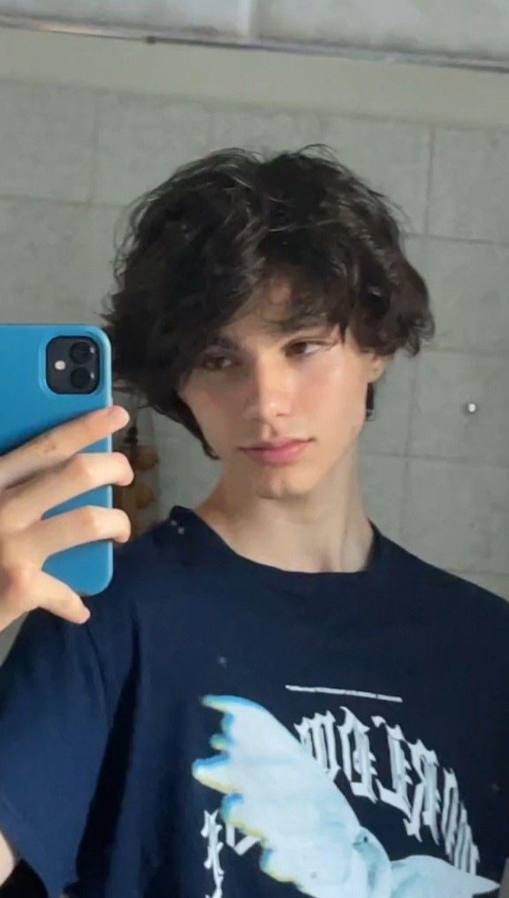 Famous tiktok pretty boy facial features v0 lct5tr72dye91