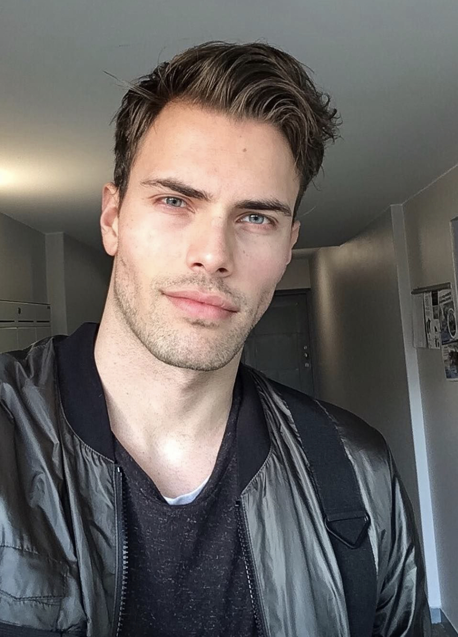 15B55871 1F15 43DB 9D8A B44653EC4B1A