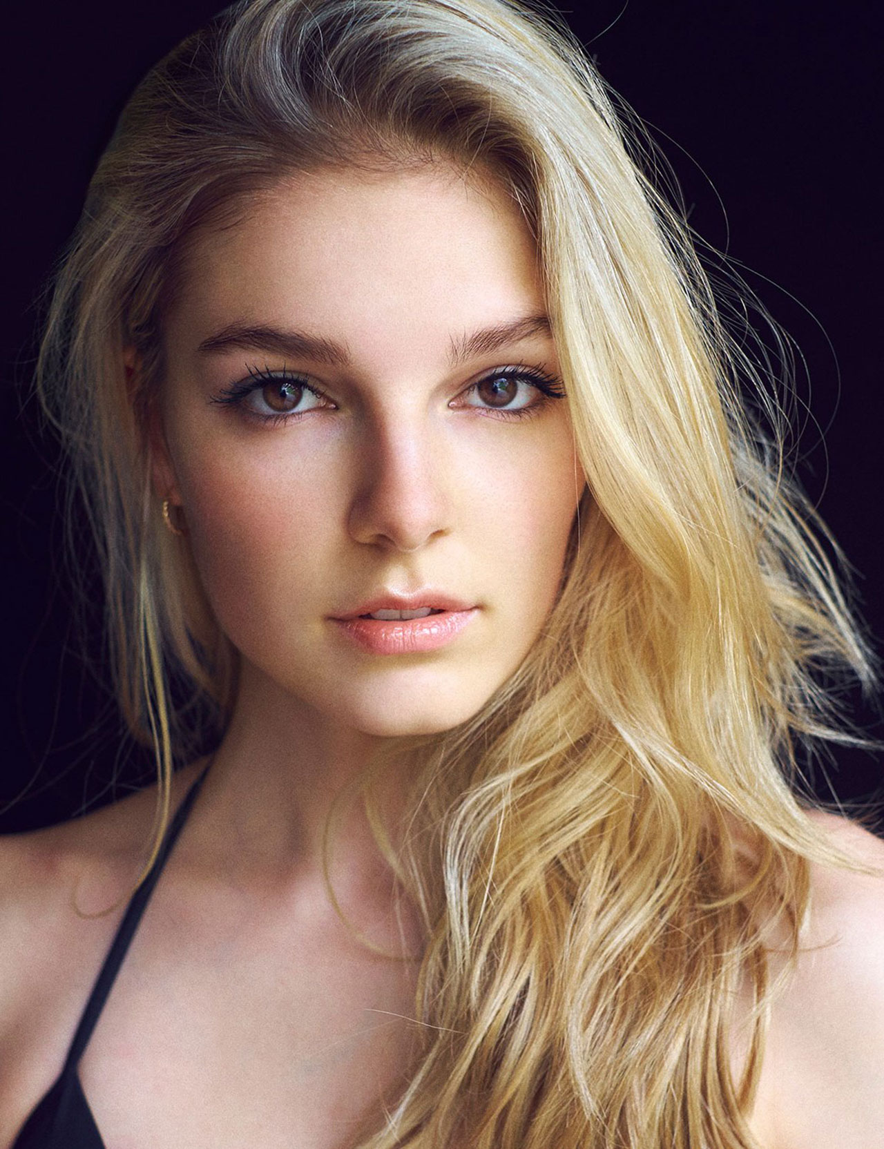 XRAY MODELS AMELIE TREMBLAY PORTRAIT