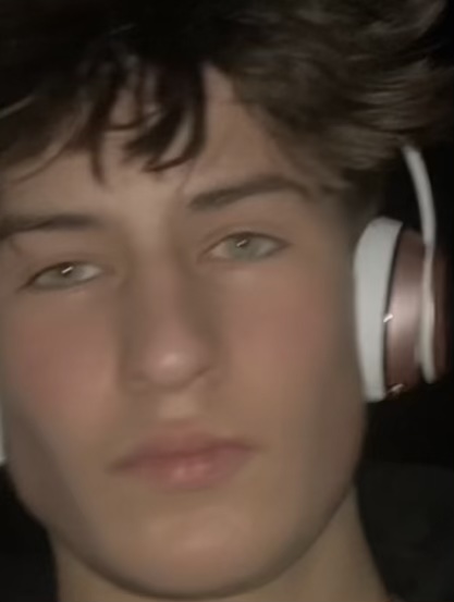 43AA3C09 1FF2 4E78 BDF8 E9F721E6B594