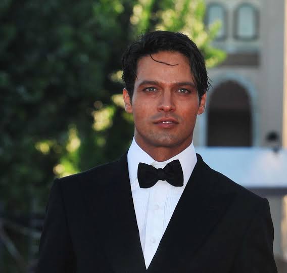 03660736 2B5F 44FC 8DC8 3F6B9B7CD80A