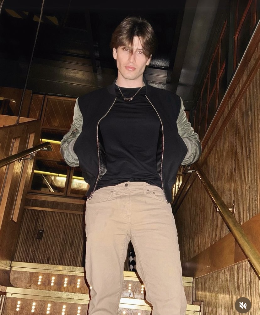 54CD2ECD DABA 418F B0A8 D665208FE1CD