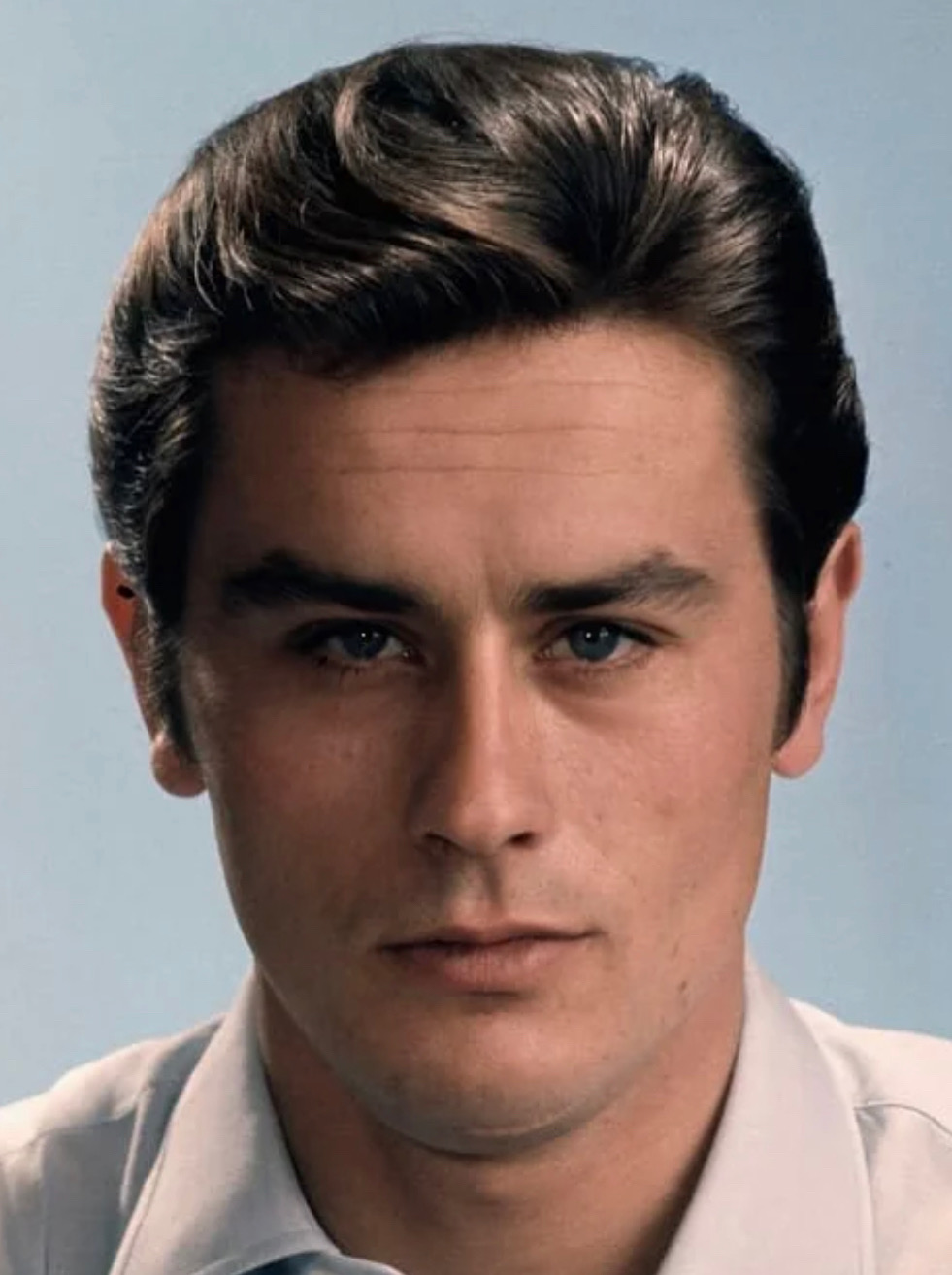Delon close set eyes