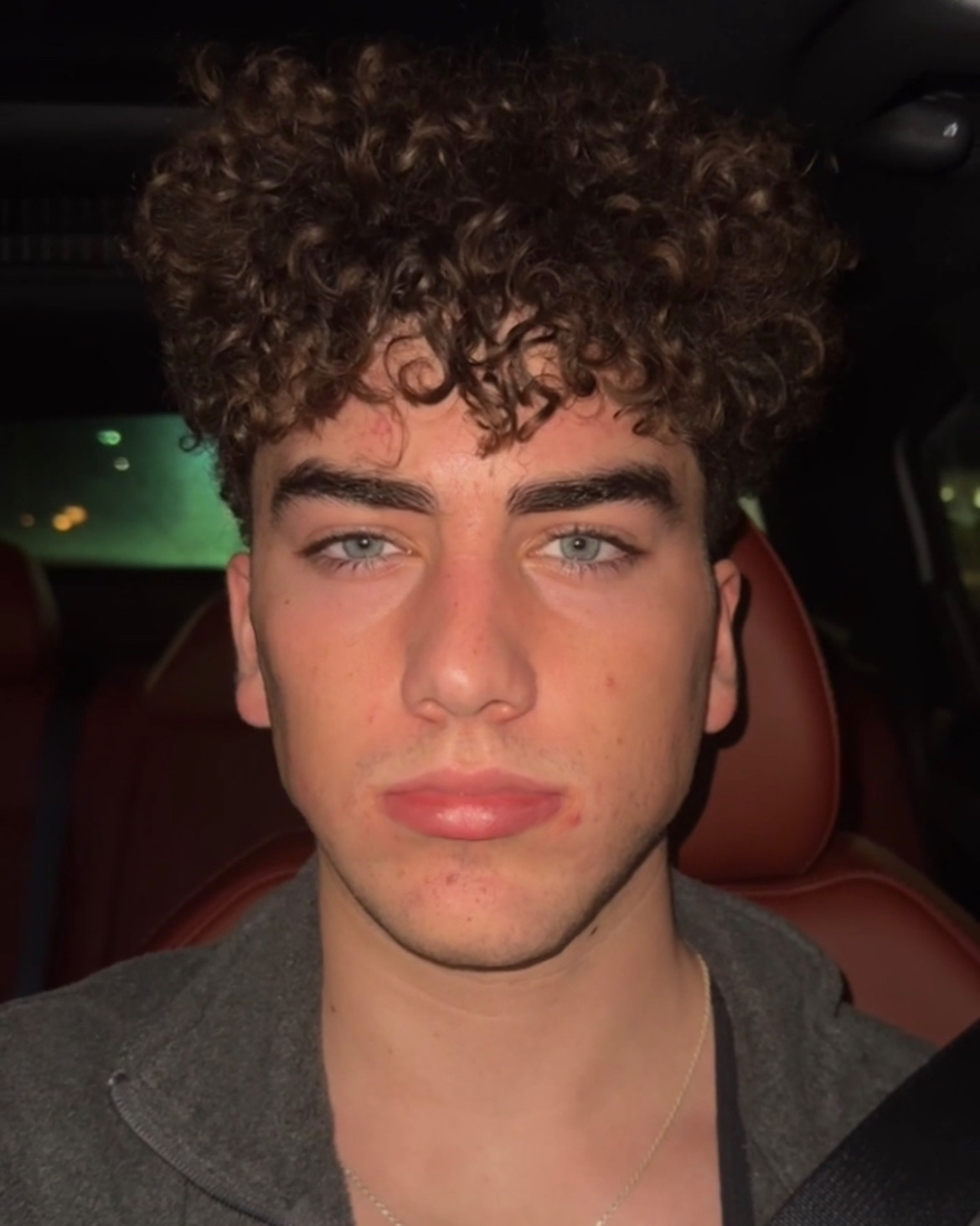 8D978A47 FE20 4EB0 B3F4 62A51811FFD3