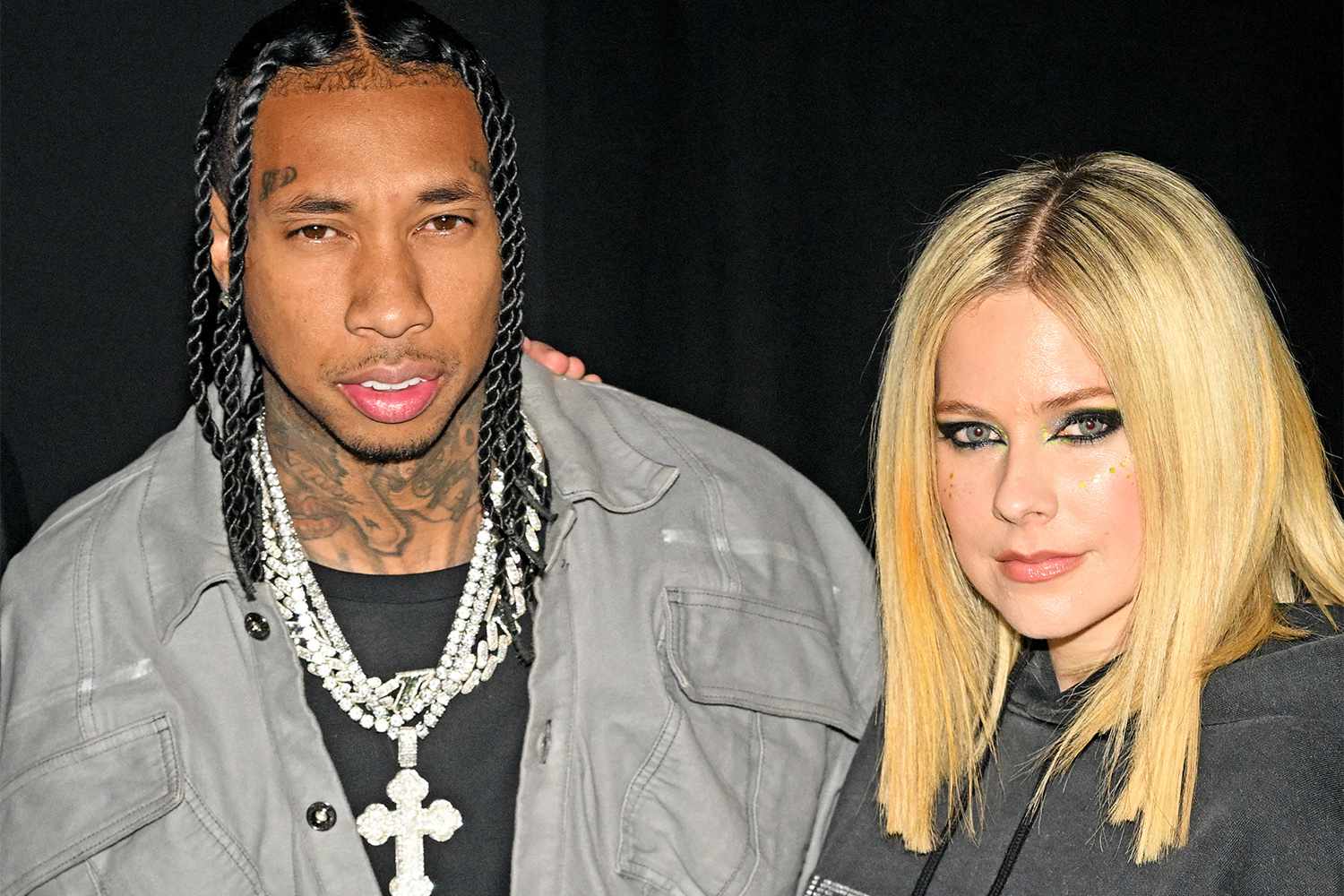 Avril Lavigne tyga kiss 01 030623 6d2b7ab1e66846d5a1265f0416d98eb4
