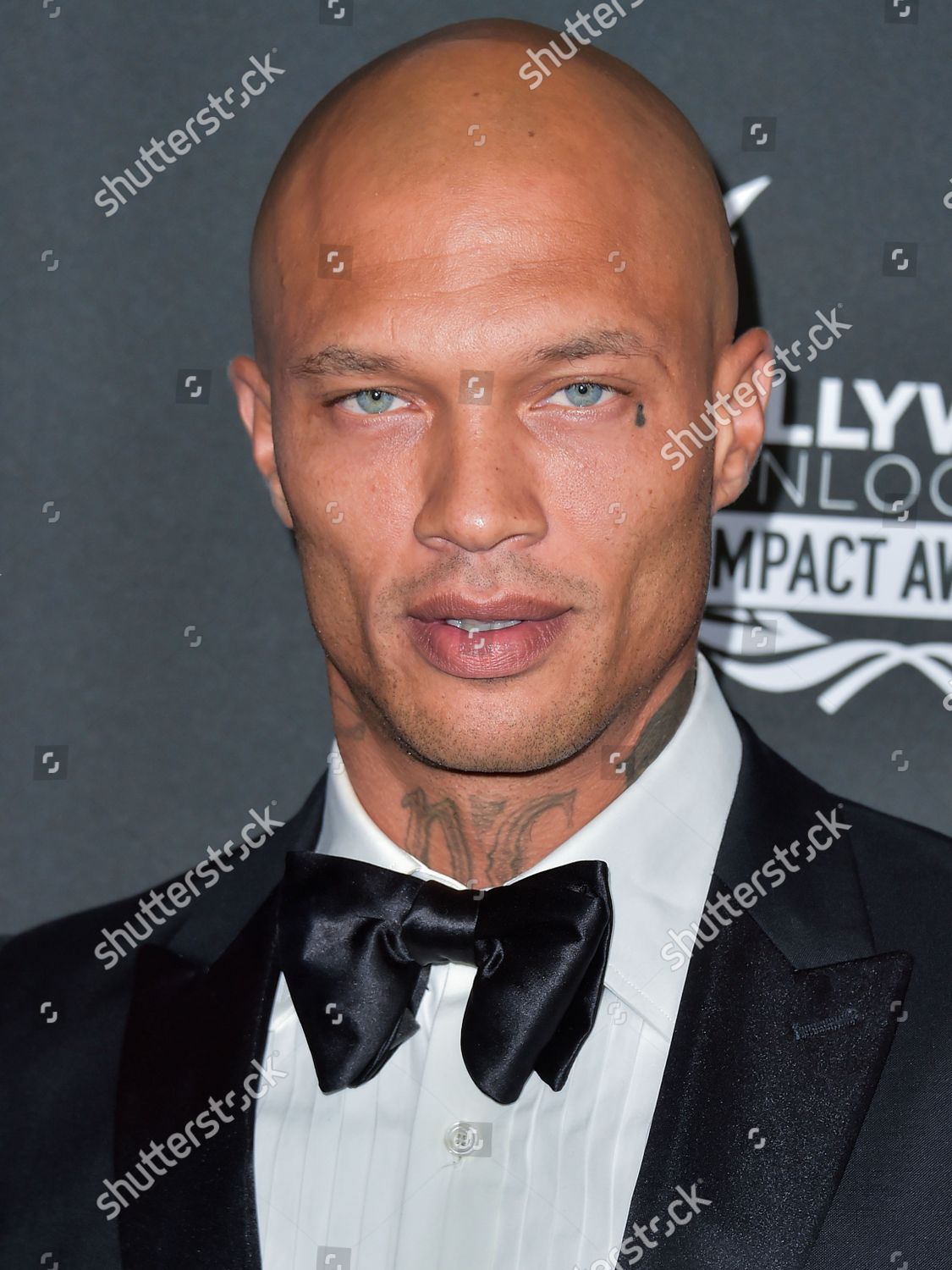 Shutterstock 13000905q