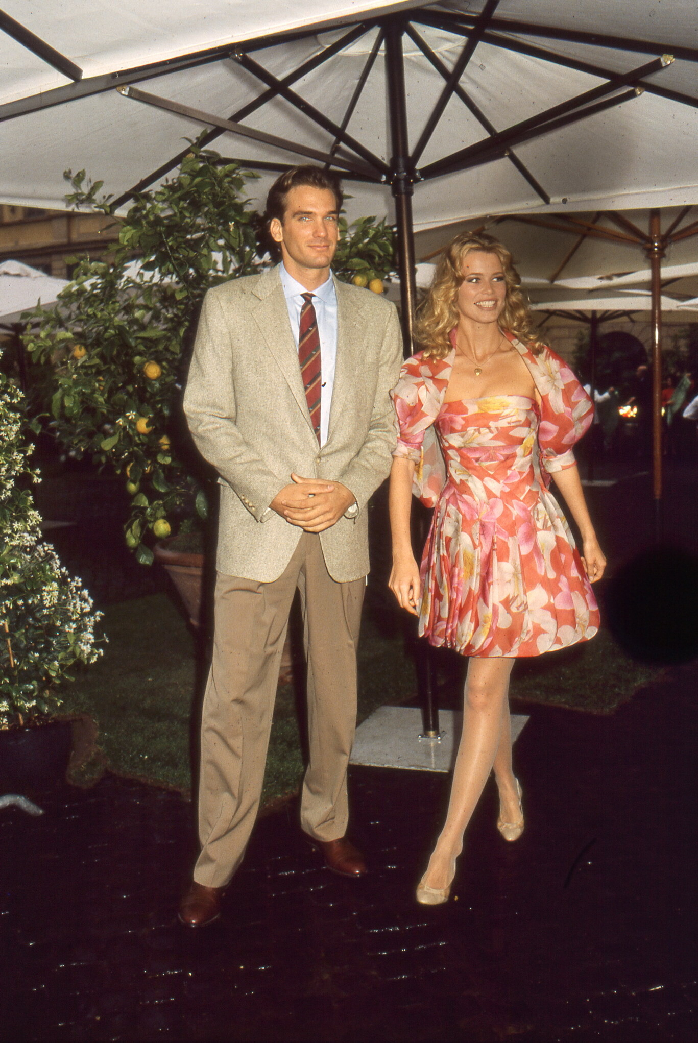 CLAUDIA SCHIFFER BILL GAINS C 1300 MOSTRA VALENTNO ACCADEMIA VALENTINO ROMA 07 06 1991 571 res