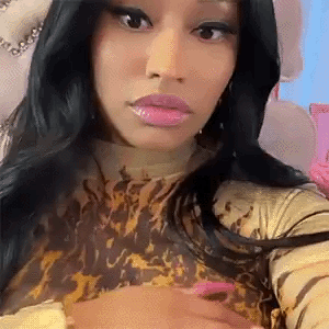 NylaLewinski - 1759305401726550307.gif