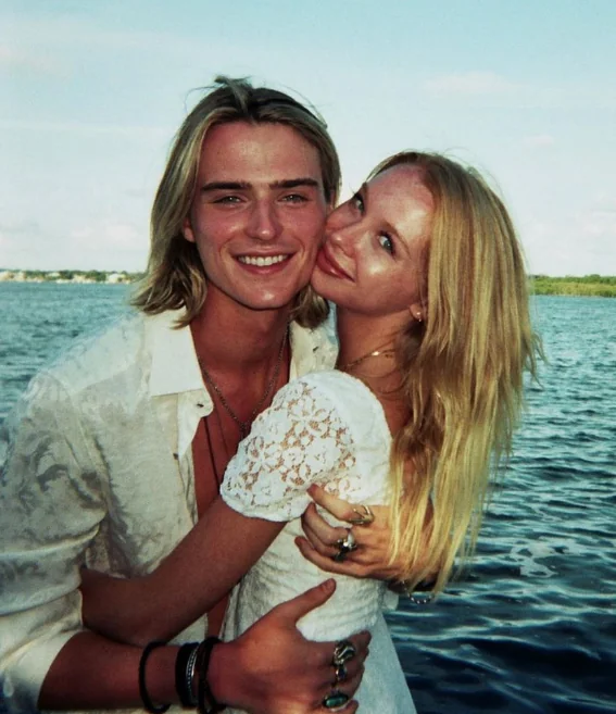 54E20197 820F 4B41 9F75 E8F58F3A6D16