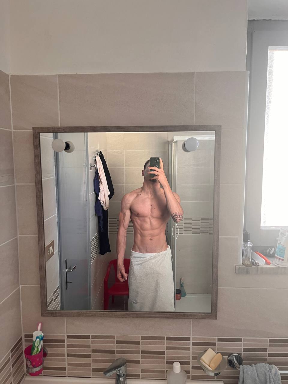 Photo 5922779611245167494 y