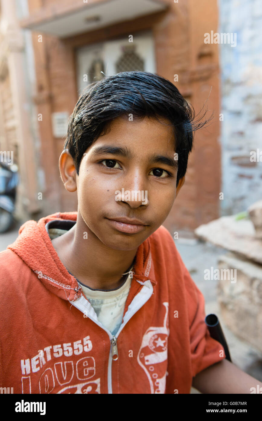 Portrait of indian boy in old city of jodhpur G0B7MR