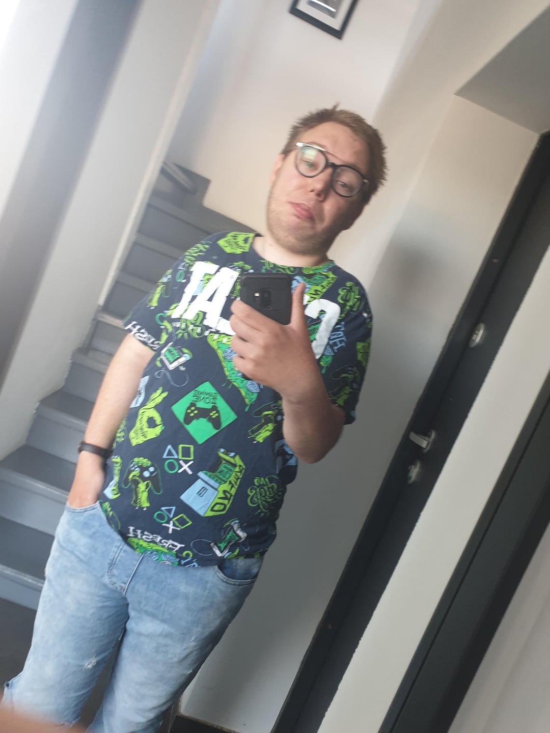 22m and still single am i ugly or what v0 c5i9cjubfzvb1