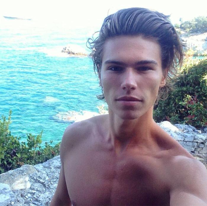 4E5570F4 01D3 43AD 8A35 565D2766EDF7