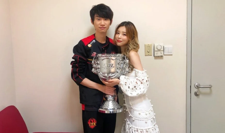 49941 doinbwife1 article image t 1